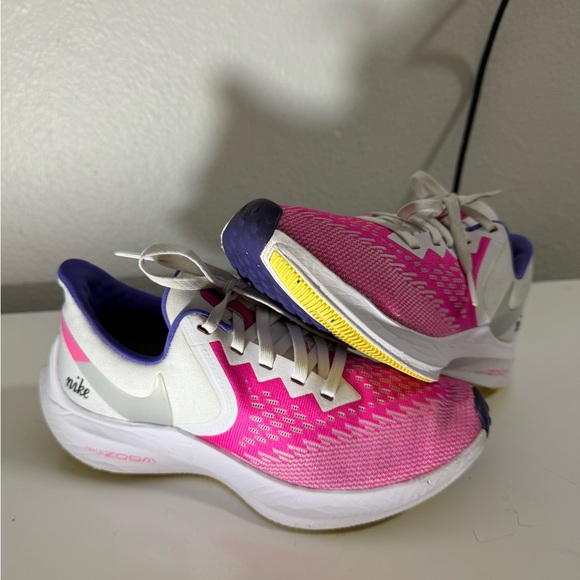 Nike Shoes - Nike Wmns Zoom Winflo 6 'White Fuchsia'
Nike / 
Sneakers /